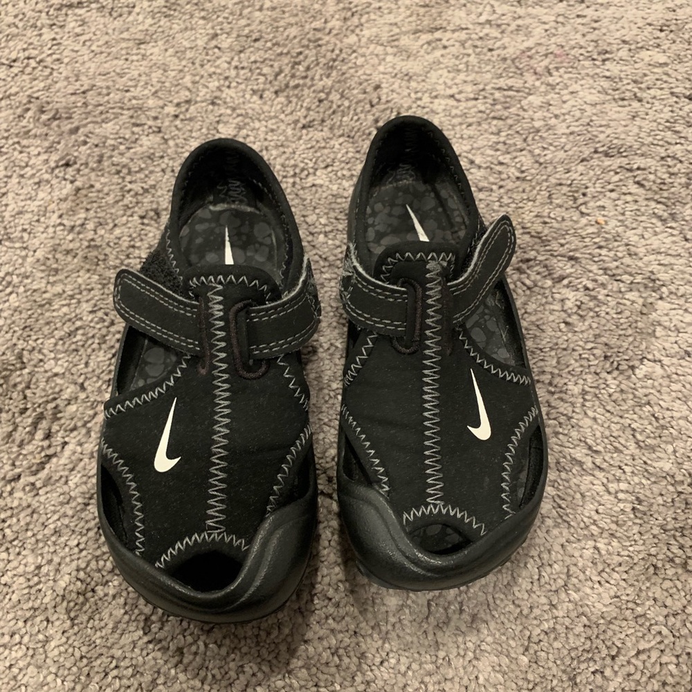 Nike sandal for toddler